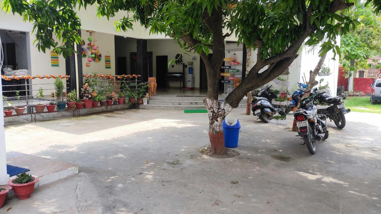 Oyo Lord Buddha Guest House Gorakhpur Exterior foto