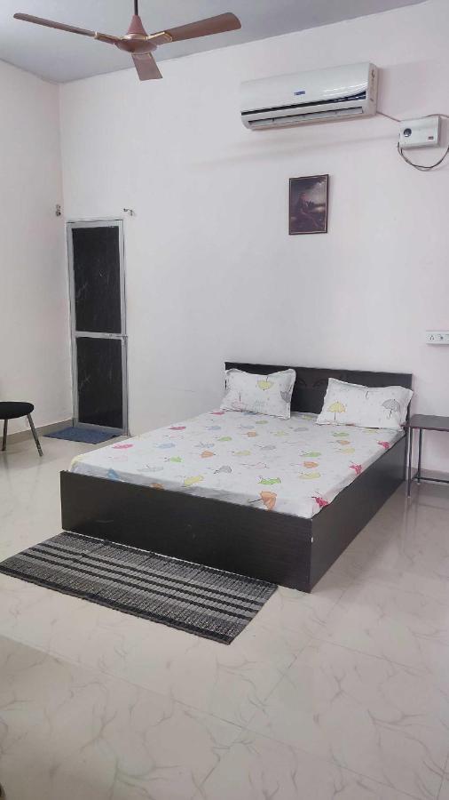 Oyo Lord Buddha Guest House Gorakhpur Exterior foto